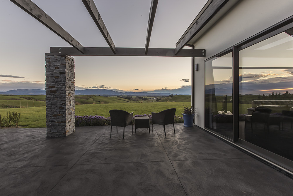 Architectural builders oriented the patio to a stunning view 